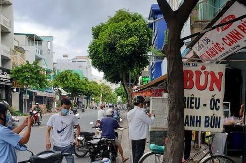 Nhiều người bị phạt 'tiền triệu' vì ra ngoài không lý do ngày đầu TPHCM giãn cách