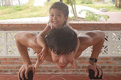 Sao Việt truyền 'lửa' thể thao tại nhà khi giãn cách