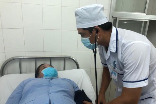 Xương cá lọt vào phế quản suốt 1 năm không hề hay biết