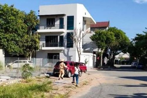 Bố mẹ đưa lạc điểm thi, CSGT kịp thời hỗ trợ thí sinh