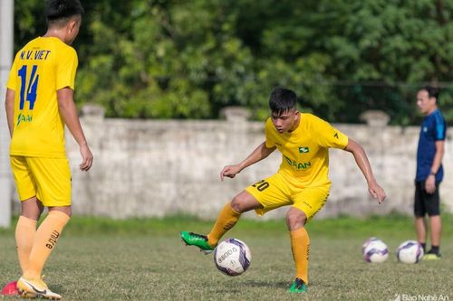 Phan Văn Đức hứng khởi trong ngày hội quân cùng SLNA