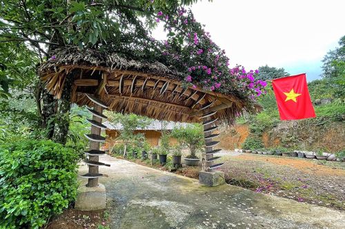 Những chiếc cổng độc nhất vô nhị ở Sin Suối Hồ