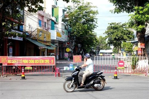 Quảng Ngãi giãn cách thêm 2 huyện, Hậu Giang giám sát lao động đi về