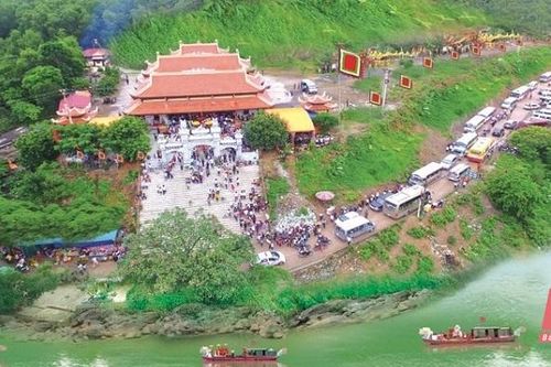 Dừng đón tiếp và thực hành tâm linh, tín ngưỡng, tham quan tại Đền Hàn Sơn, Đền Cô Bơ và Đền Cây Thị
