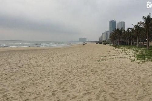 Từ sáng 10-7, người dân được phép tắm biển trở lại