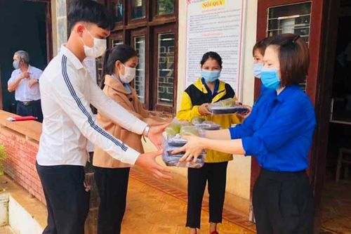 Đồng hành cùng sĩ tử vượt 'vũ môn'