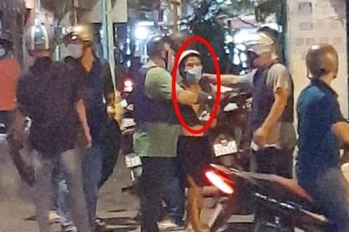 Người đàn ông tạt xăng đốt nhà hàng xóm có 2 bé sinh đôi 3 tháng tuổi