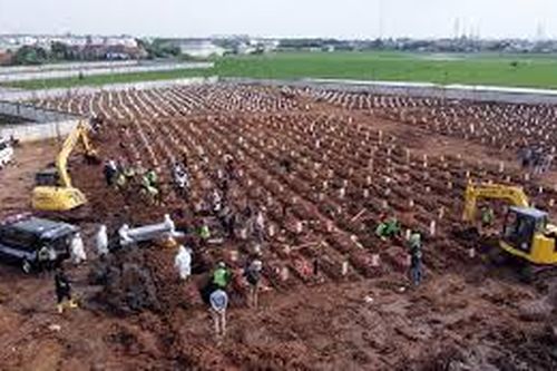 Sốc với 2 ảnh chụp nghĩa trang Indonesia cách nhau 10 ngày