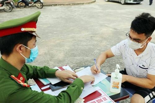 Người dân TP.HCM ra đường trong lúc giãn cách bị phạt bao nhiêu tiền?