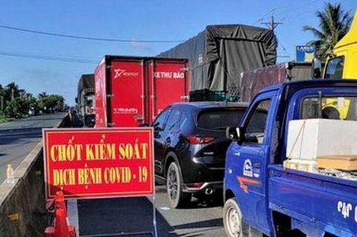 Cho phương tiện vận chuyển hàng hóa qua chốt nếu bảo đảm phòng, chống dịch