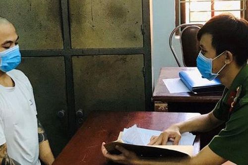 Thanh niên 24 tuổi cướp xe máy, chém người nhập viện rồi cầm kiếm cố thủ