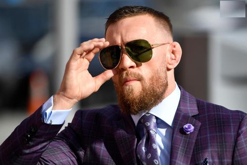 McGregor tung cước với Poirier trong buổi họp báo
