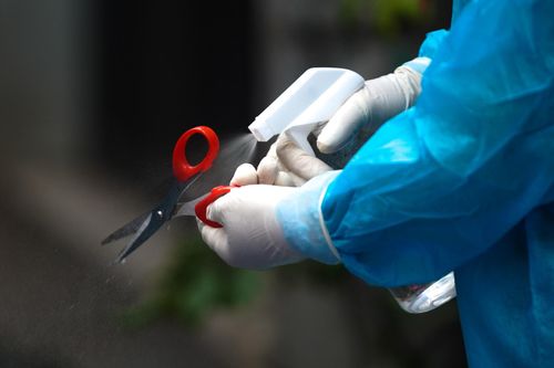 Vì sao nên cho phép người dân TP.HCM tự lấy mẫu xét nghiệm tại nhà?