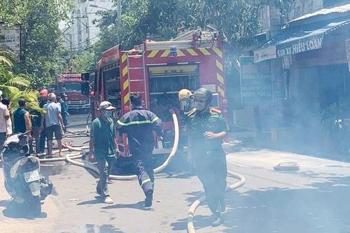 Hỏa hoạn thiêu rụi 3 căn nhà ở TP Thủ Đức
