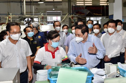 Chùm ảnh: Thủ tướng kiểm tra công tác phòng, chống dịch tại Long An