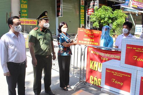 Hà Nội bảo đảm người dân khu vực cách ly được cung ứng đầy đủ nhu yếu phẩm