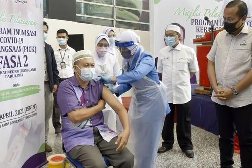 Covid-19: Malaysia hoàn thành 2 mũi vaccine cho 10% dân số, hơn 2.000 nhân viên y tế vẫn nhiễm bệnh sau tiêm chủng