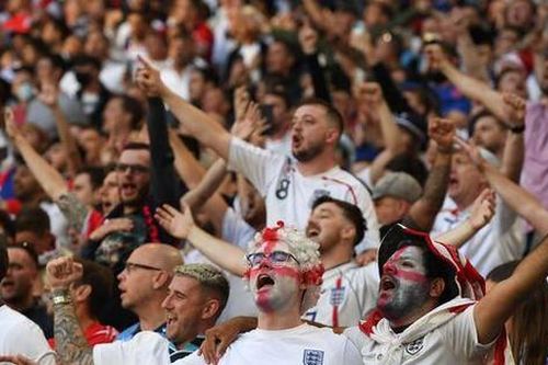 CĐV Anh sẵn sàng nhịn sex trong 3 tháng để đội nhà vô địch EURO 2020