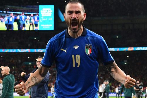 Bonucci xem phim, buôn chuyện thoải mái chờ Italy chiến Anh