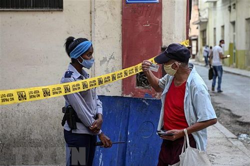 Có số ca mắc COVID-19 cao kỷ lục, Cuba cấp phép khẩn vaccine nội địa