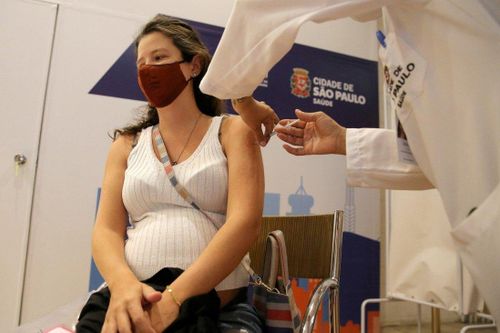 Người dân kén chọn vaccine làm khó cuộc chiến chống COVID-19 tại Brazil
