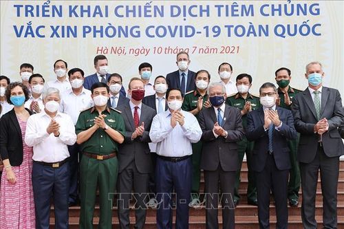 Thủ tướng Phạm Minh Chính dự Lễ phát động triển khai Chiến dịch tiêm chủng vaccine phòng COVID-19 toàn quốc