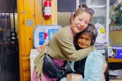 Nghệ sĩ Thúy Nga suy kiệt sức khỏe sau lùm xùm, cảm ơn 'anh hùng hào hiệp đã tra tấn' mình