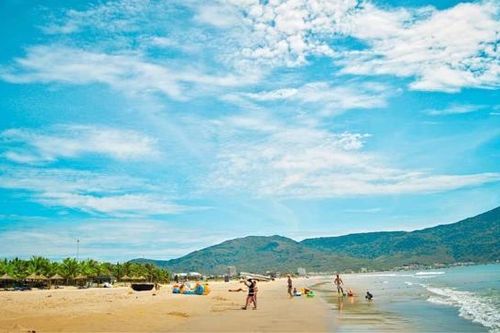 Đà Nẵng: từ sáng nay người dân được phép tắm biển trở lại