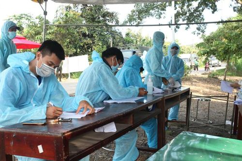 Đạ Tẻh: Nghiêm cấm can thiệp, tác động tiêu cực vào hoạt động tại các chốt kiểm soát Covid-19