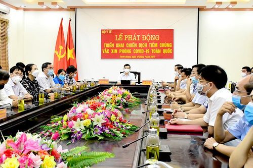 Chủ tịch UBND tỉnh Nguyễn Văn Sơn dự phát động Chiến dịch tiêm chủng vắc xin phòng Covid-19 toàn quốc.