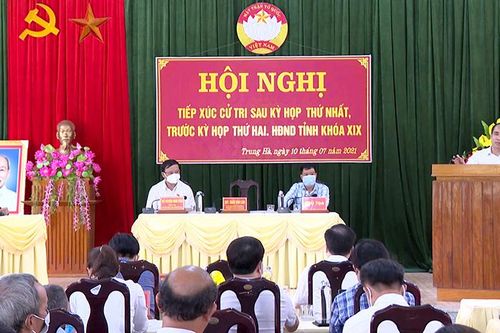Đồng chí Bí thư Tỉnh ủy Chẩu Văn Lâm tiếp xúc cử tri xã Trung Hà