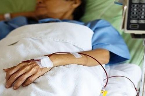 Ít kháng thể, bệnh nhân ung thư máu có thể chống lại COVID-19 bằng tế bào T