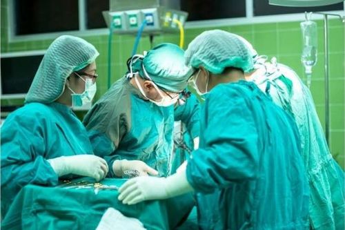 Có an toàn để tiến hành phẫu thuật sau khi nhiễm COVID-19?