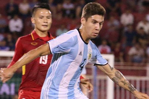 4 đồng đội của Messi từng đá giao hữu với U22 Việt Nam