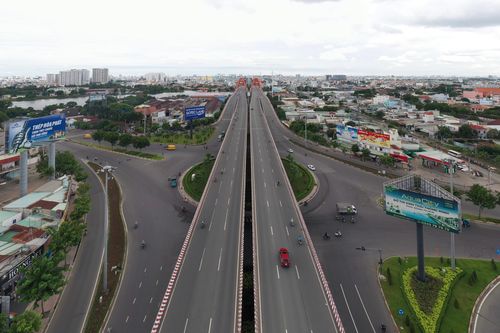 Đường phố TP.HCM thông thoáng sau ngày thứ 3 áp dụng Chỉ thị 16