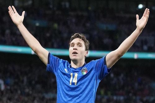 Ngày Federico Chiesa vượt qua bố, trở thành huyền thoại tuổi 23