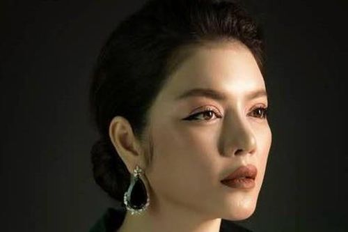 Không hề phản pháo gay gắt, Lý Nhã Kỳ đáp trả thâm sâu khi bị đồn 'giàu giả trân'