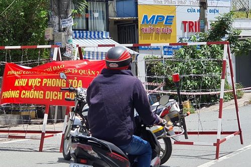 Thấy xe vẫn chạy ngoài đường là còn lo