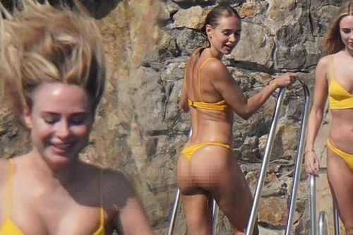 Mẫu nội y Kimberley Garner 'thiêu đốt' mọi ánh nhìn với bikini bé xíu