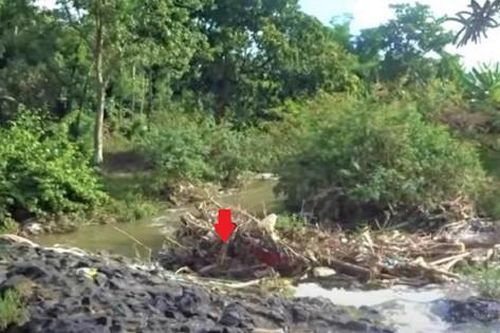 Đi hái măng, phát hiện người phụ nữ chết lõa thể bên suối