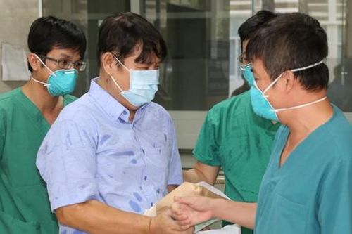 Xuất viện, chiến sĩ công an từng mắc COVID-19 nguy kịch nghẹn ngào nói lời tri ân