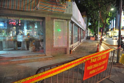 Hà Nội phong tỏa nhiều hàng quán ở quận Hai Bà Trưng
