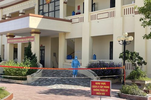 Trưởng trạm y tế xã bị kỷ luật do không tuân thủ quy định chống dịch