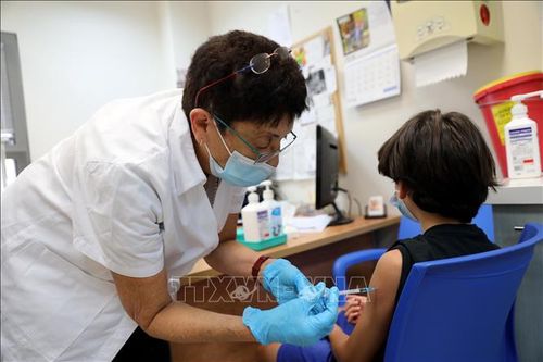 Israel công bố sáng kiến tiêm vaccine lưu động tại bãi biển