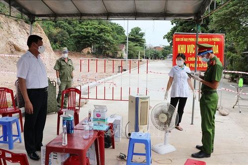 'Xé rào' Chỉ thị 16 để xem bóng đá, hai người dương tính với SARS-COV-2
