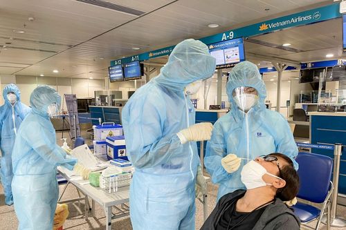 Xét nghiệm COVID-19 cho hành khách tại sân bay Tân Sơn Nhất