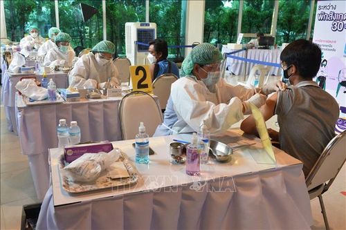 Thái Lan lập bệnh viện dã chiến tại các sân bay ở Bangkok