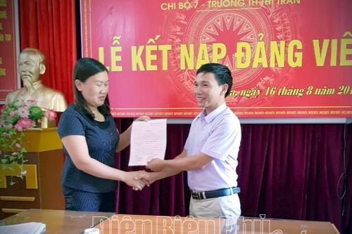 Đảng bộ thị trấn Tủa Chùa chú trọng phát triển đảng viên