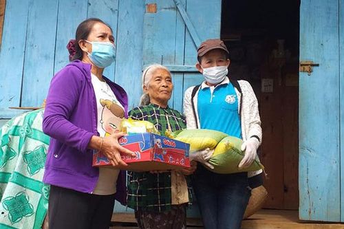 Nhiều phần quà dành tặng người dân khó khăn vì dịch Covid-19
