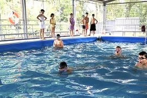 Học bơi ngày hè